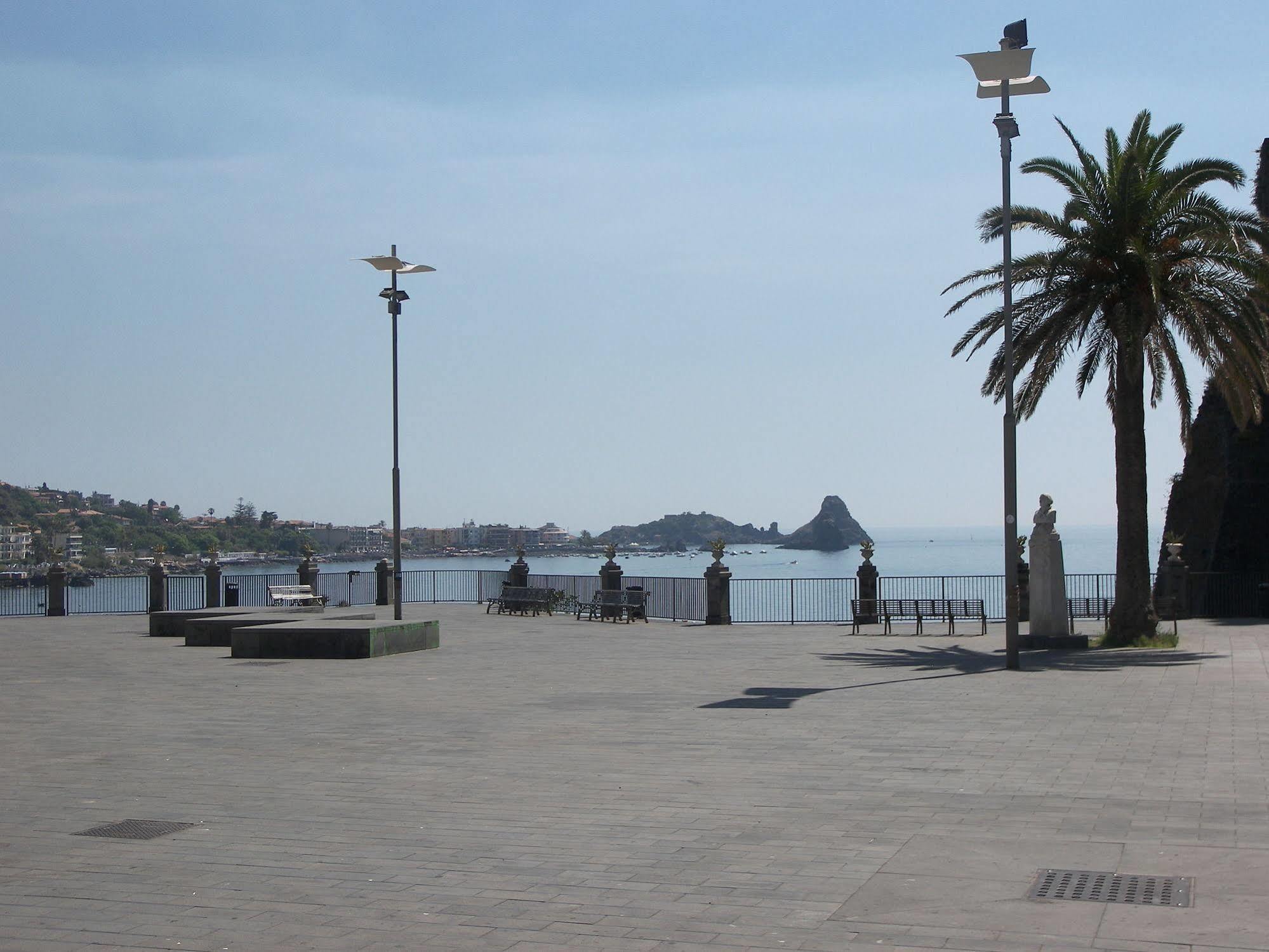 Oasis Aci Castello